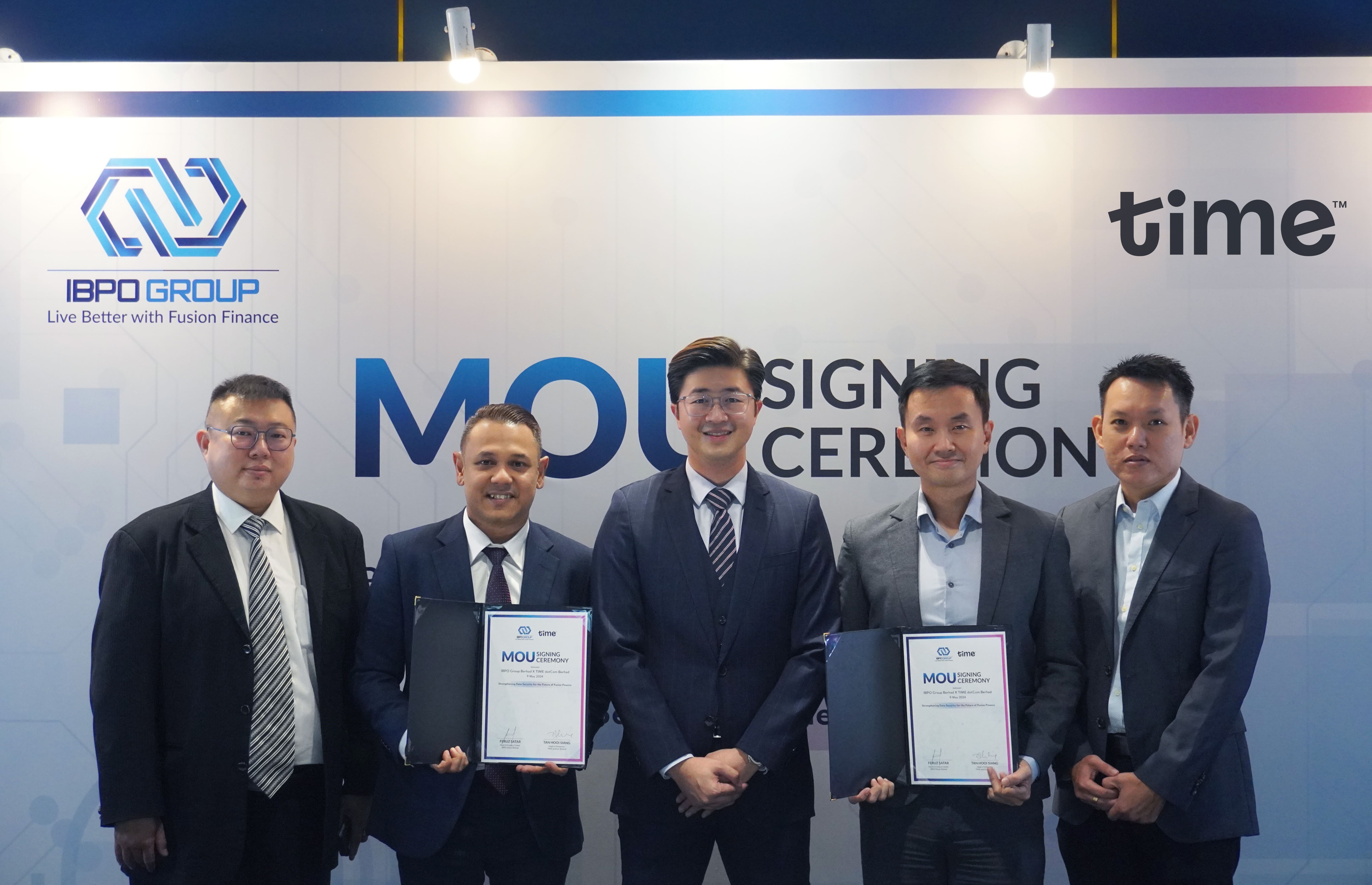 Left to Right IBPO Group’s advisor, Samuel Quek, head of Contact Centre, Feruz Satar and the founder & Ggoup managing director, Andy Lim, together with Time dotCom Berhad’s head of Enterprise, Tan Hooi Siang